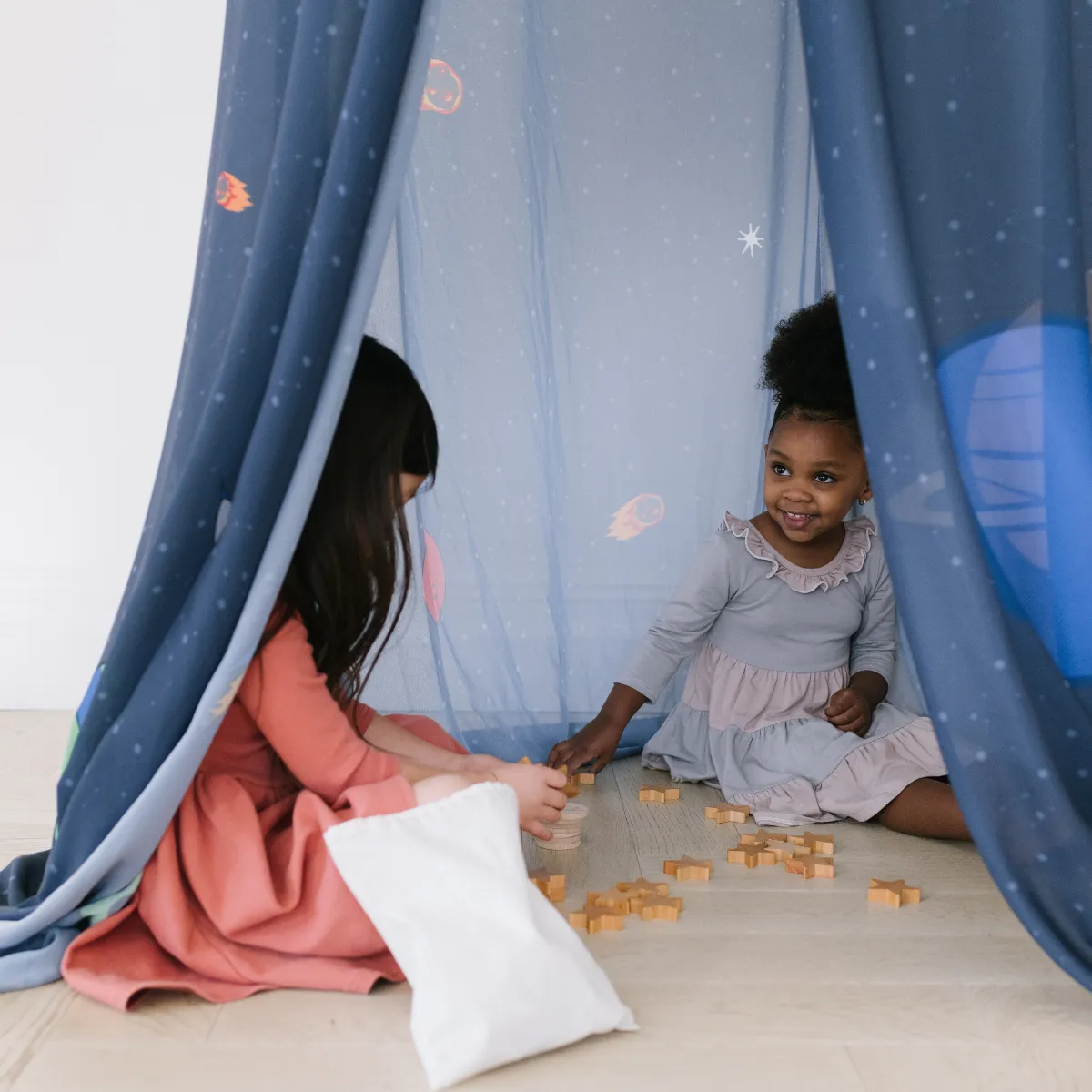 Hanging Canopy Tent | Lost in Space