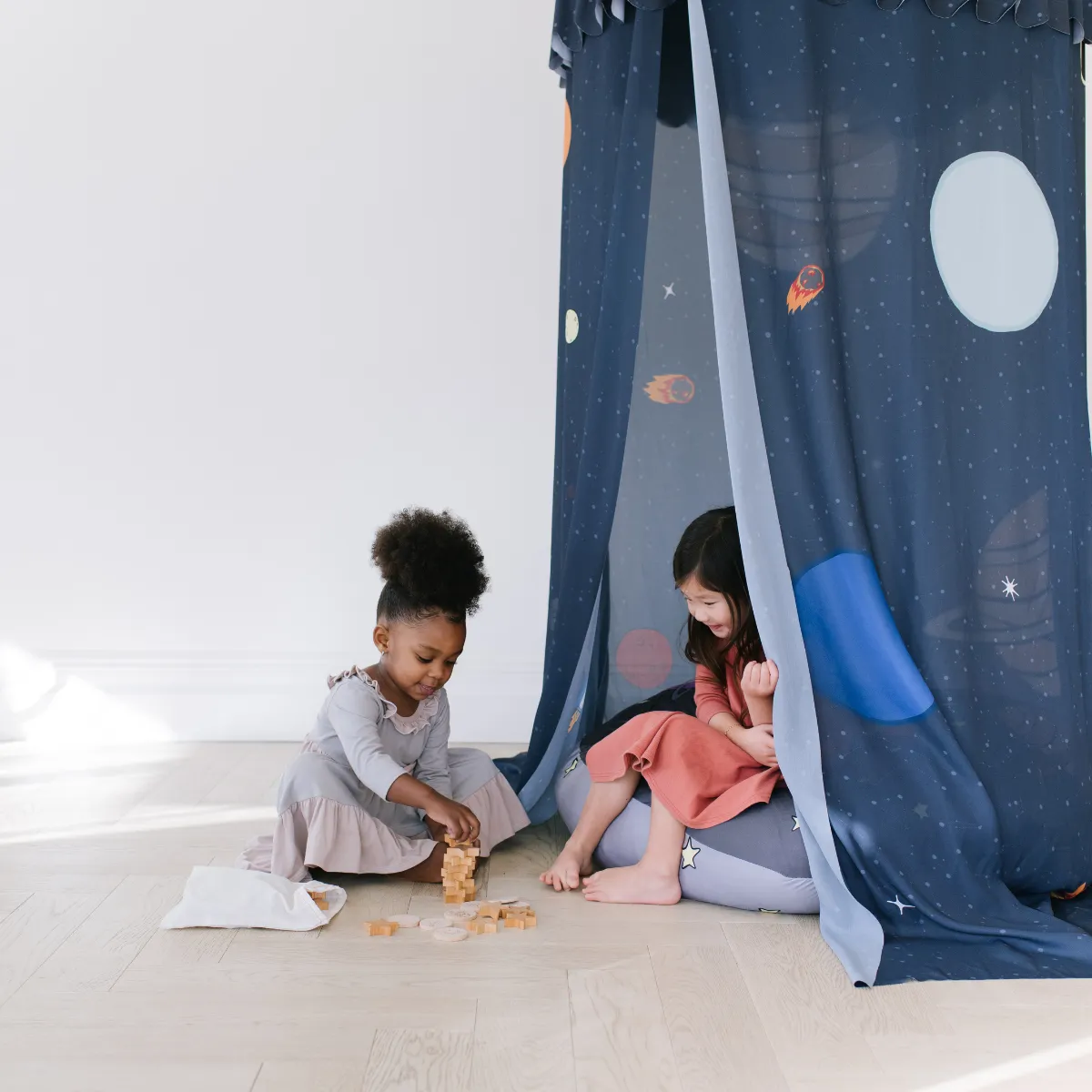 Hanging Canopy Tent | Lost in Space